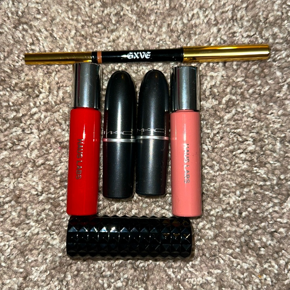 LIPSTICK BUNDLE ( can sell separately if asked I’ll make another listing )